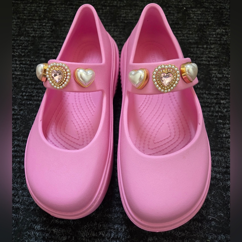 BNWOT women size 6 Mary Jane Stomp Crocs